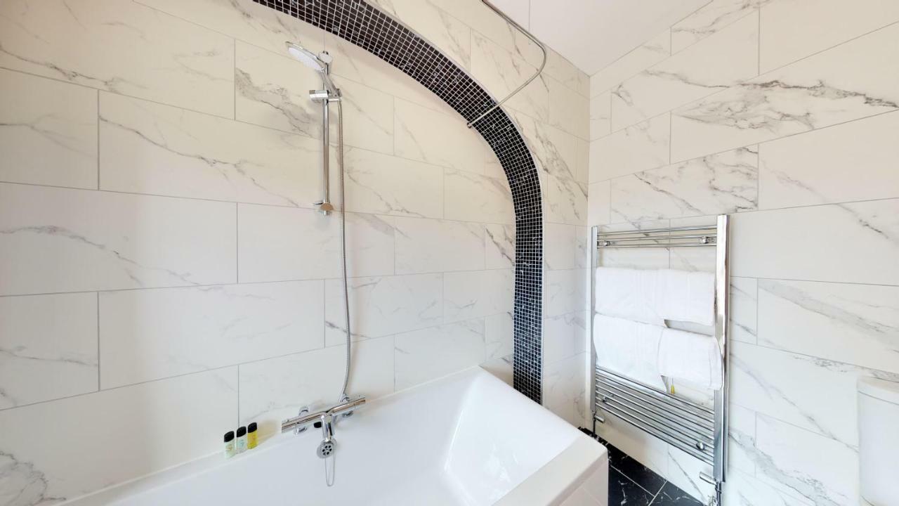 Foyle Hotel Мовілл Екстер'єр фото