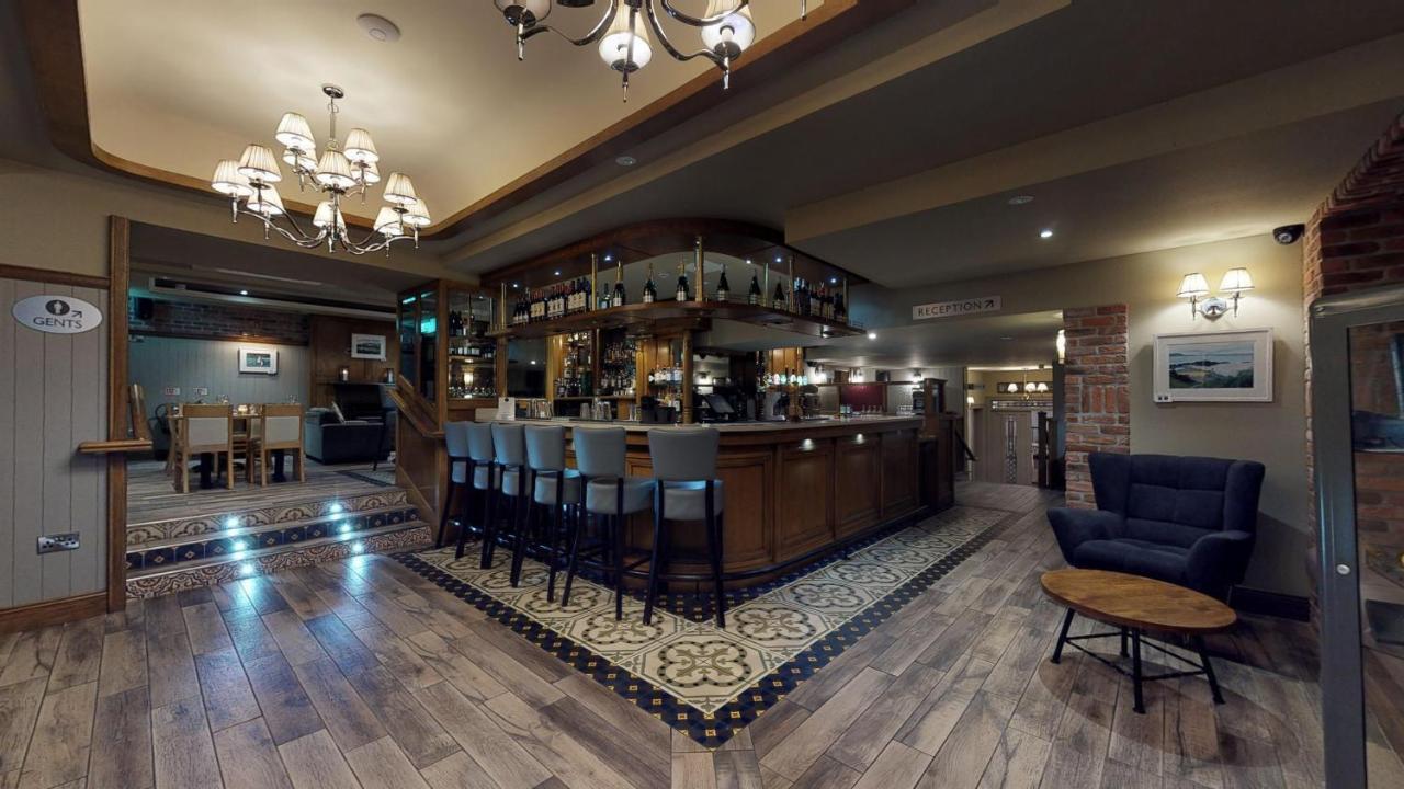 Foyle Hotel Мовілл Екстер'єр фото